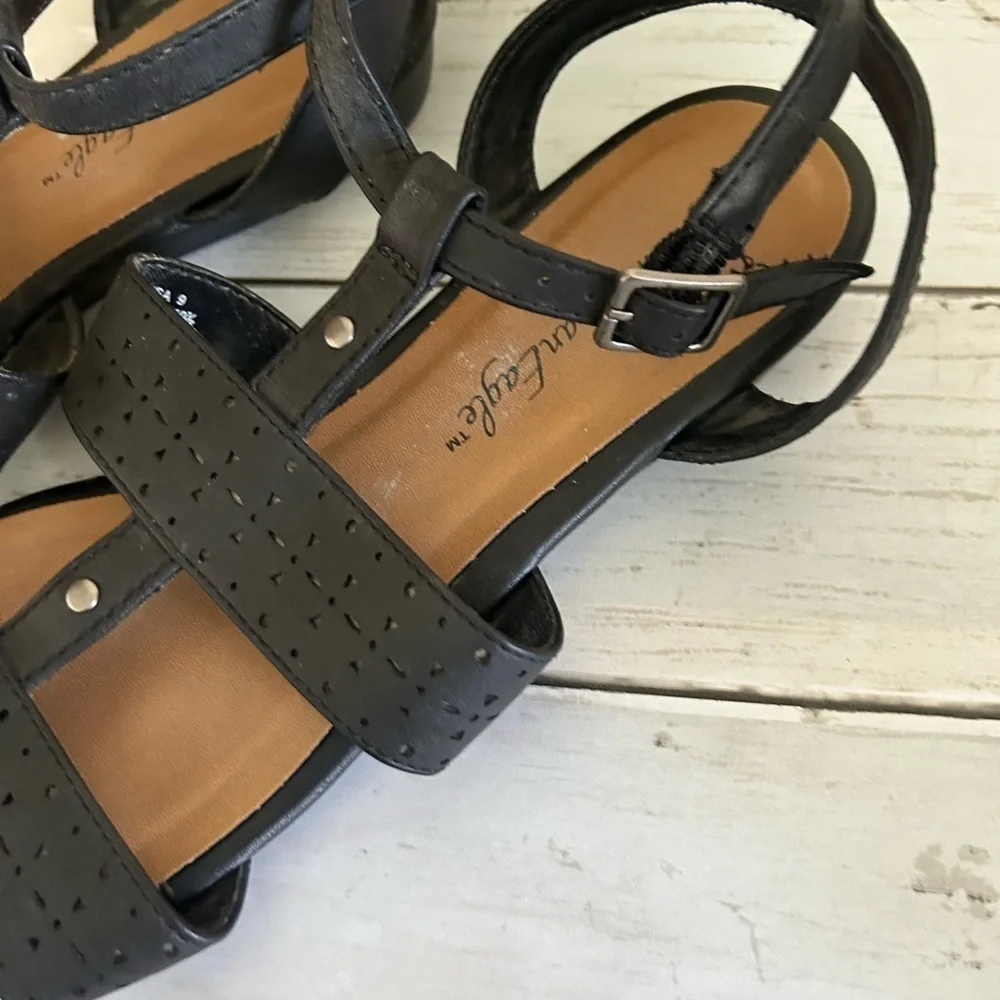 American Eagle size 9 black sandals